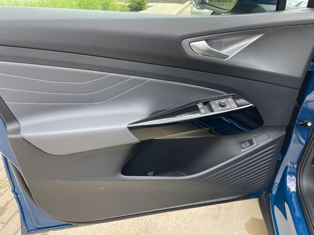 Photo of 2025 Mountain Lake Blue W/Black Roof Volkswagen ID.4