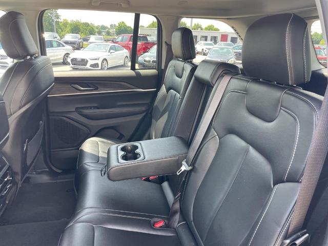 Photo of 2024 Bright White Clearcoat Jeep Grand Cherokee