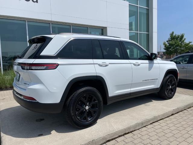 Photo of 2024 Bright White Clearcoat Jeep Grand Cherokee