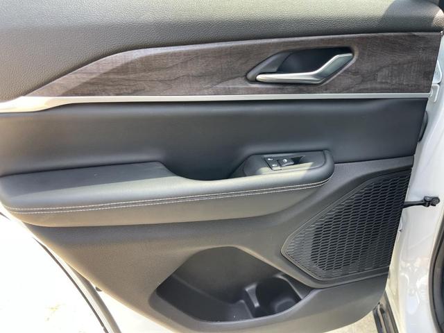 Photo of 2024 Bright White Clearcoat Jeep Grand Cherokee