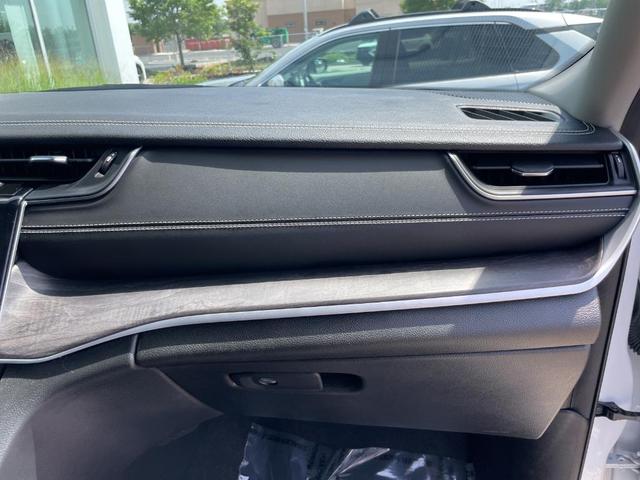 Photo of 2024 Bright White Clearcoat Jeep Grand Cherokee