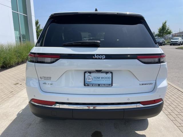 Photo of 2024 Bright White Clearcoat Jeep Grand Cherokee