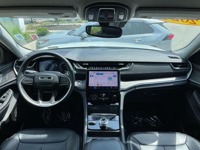 Photo of 2024 Bright White Clearcoat Jeep Grand Cherokee