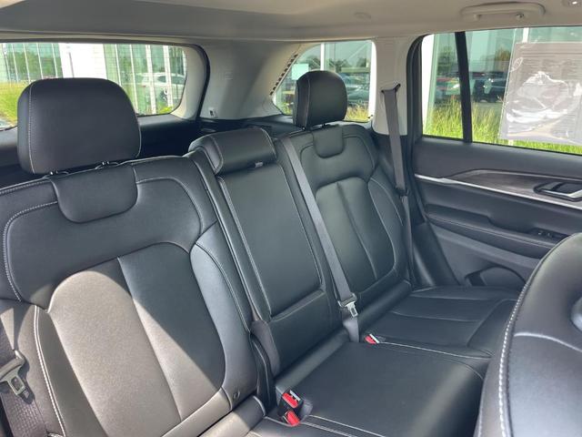 Photo of 2024 Bright White Clearcoat Jeep Grand Cherokee
