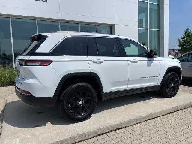 Photo of 2024 Bright White Clearcoat Jeep Grand Cherokee