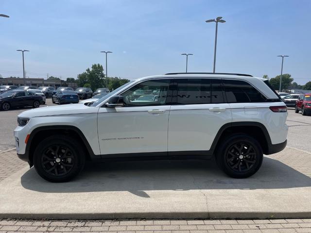 Photo of 2024 Bright White Clearcoat Jeep Grand Cherokee