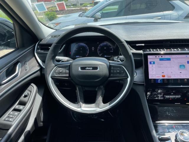 Photo of 2024 Bright White Clearcoat Jeep Grand Cherokee