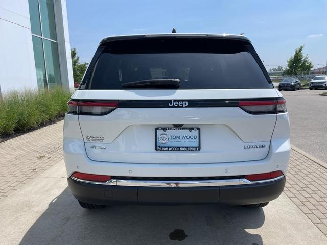 Photo of 2024 Bright White Clearcoat Jeep Grand Cherokee
