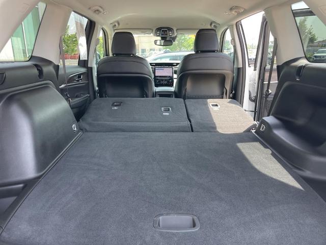 Photo of 2024 Bright White Clearcoat Jeep Grand Cherokee