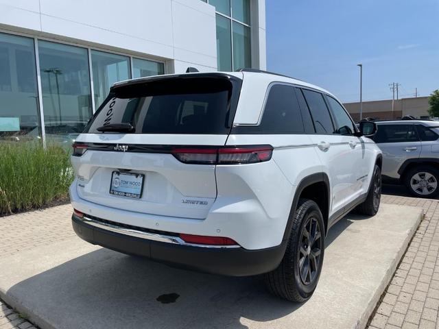 Photo of 2024 Bright White Clearcoat Jeep Grand Cherokee