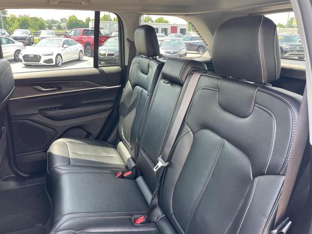 Photo of 2024 Bright White Clearcoat Jeep Grand Cherokee