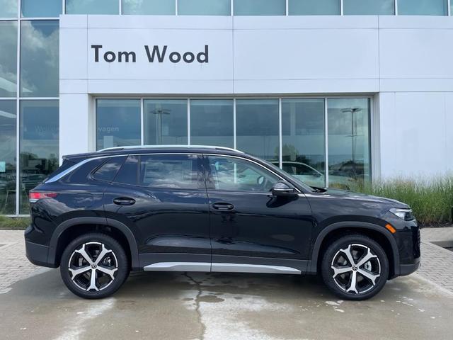 Photo of 2025 Deep Black Pearl Effect Volkswagen Tiguan