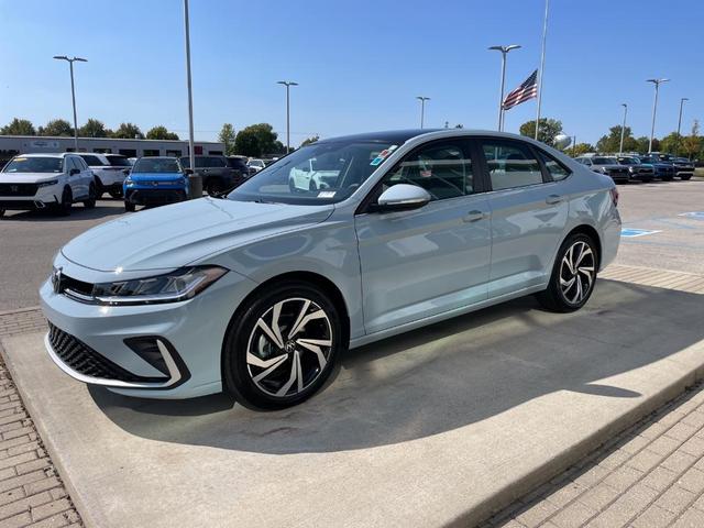Photo of 2025 Alpine Grey Volkswagen Jetta