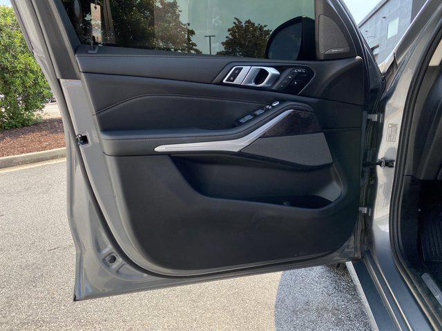 Photo of 2024 Skyscraper Grey Metallic BMW X7
