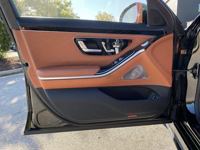 Photo of 2022 Black Mercedes-Benz S-Class