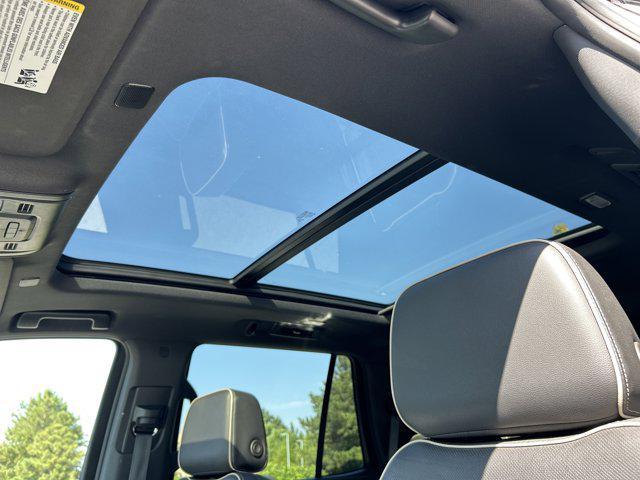 Photo of 2023 Summit White GMC Yukon