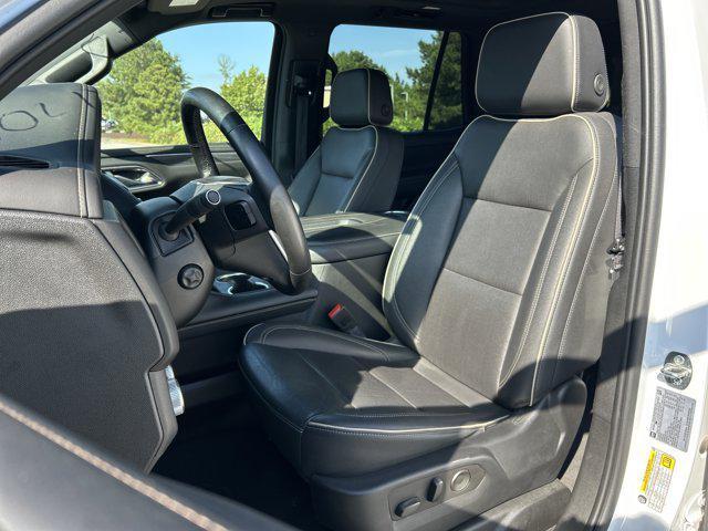 Photo of 2023 Summit White GMC Yukon