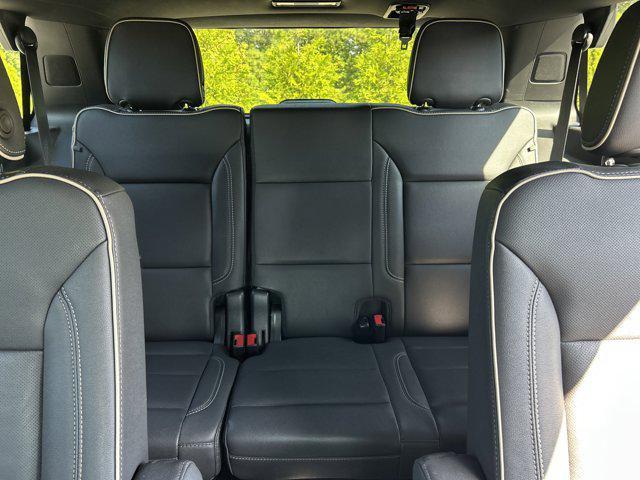 Photo of 2023 Summit White GMC Yukon