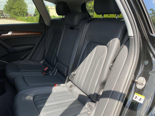 Photo of 2023 Mythos Black Metallic Audi Q5