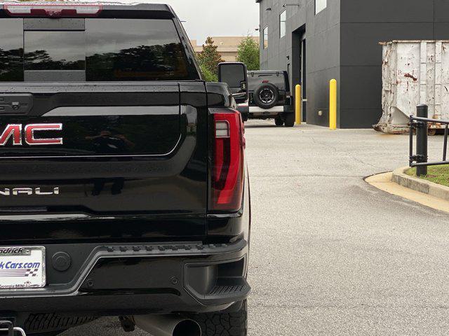 Photo of 2024 Onyx Black GMC Sierra 2500