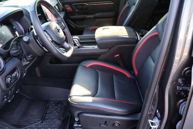 Photo of 2025 Granite Crystal Metallic Clearcoat RAM 1500