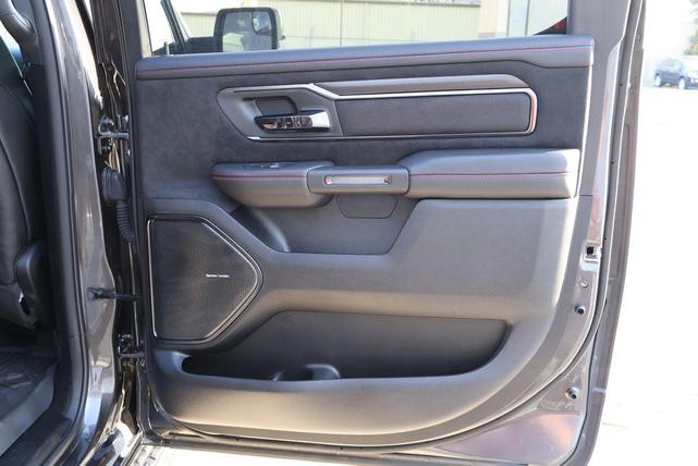 Photo of 2025 Granite Crystal Metallic Clearcoat RAM 1500