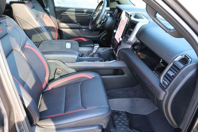 Photo of 2025 Granite Crystal Metallic Clearcoat RAM 1500