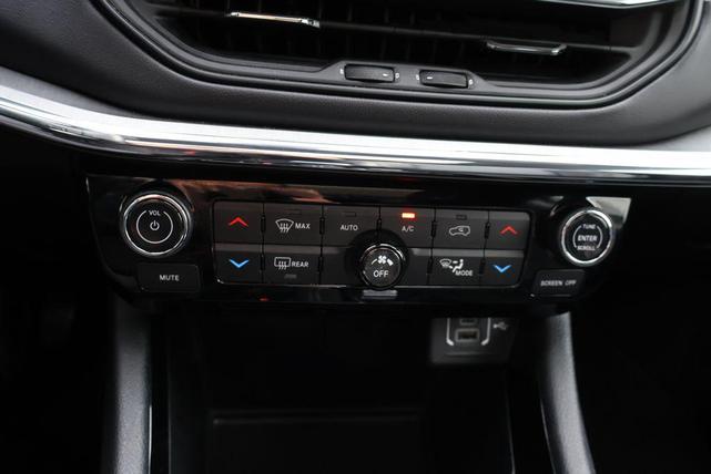 Photo of 2022 Diamond Black Crystal Pearlcoat Jeep Compass