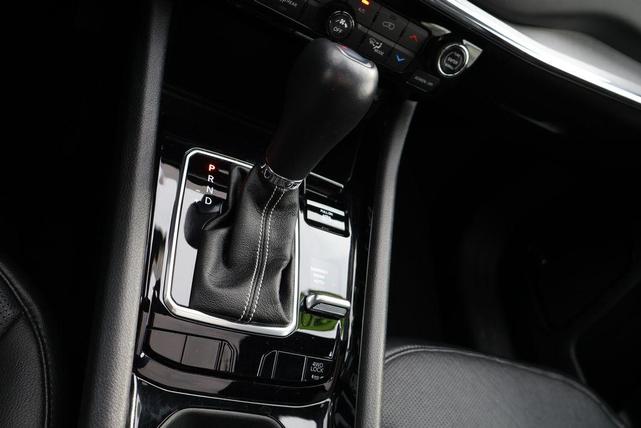 Photo of 2022 Diamond Black Crystal Pearlcoat Jeep Compass