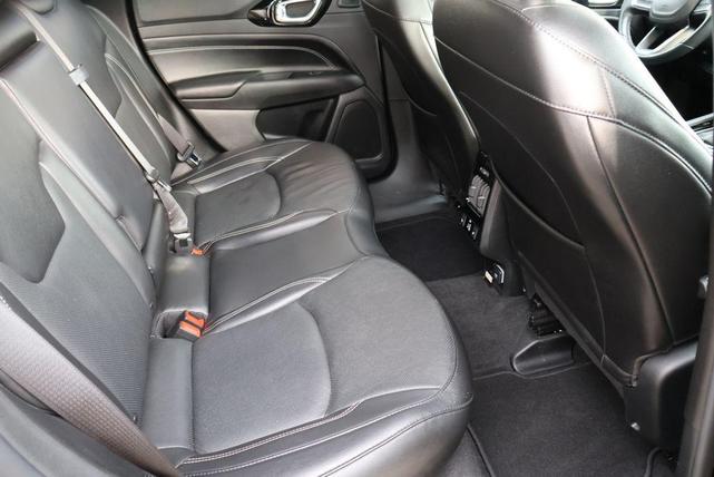 Photo of 2022 Diamond Black Crystal Pearlcoat Jeep Compass