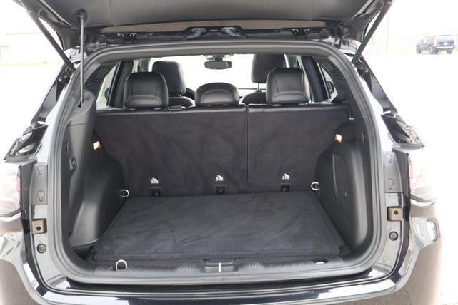 Photo of 2022 Diamond Black Crystal Pearlcoat Jeep Compass