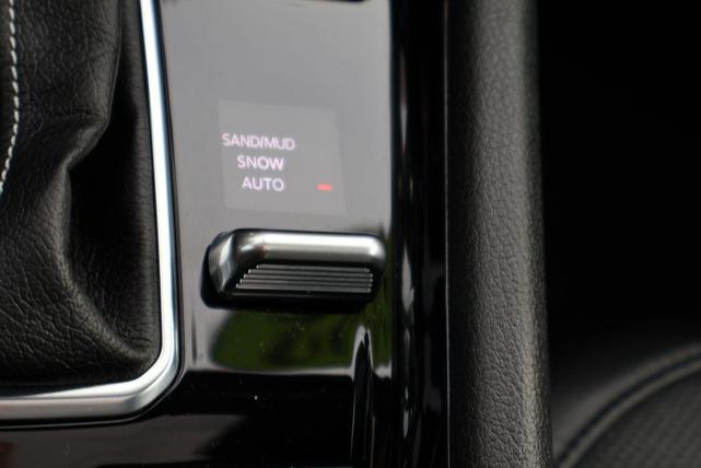 Photo of 2022 Diamond Black Crystal Pearlcoat Jeep Compass