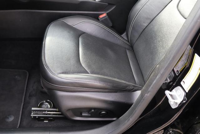 Photo of 2022 Diamond Black Crystal Pearlcoat Jeep Compass