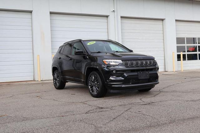 Photo of 2022 Diamond Black Crystal Pearlcoat Jeep Compass