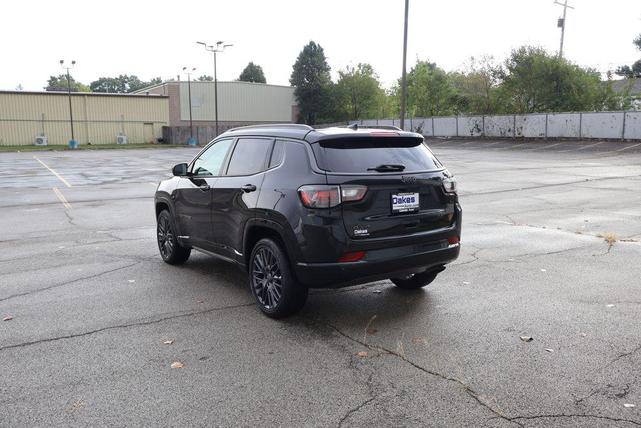 Photo of 2022 Diamond Black Crystal Pearlcoat Jeep Compass