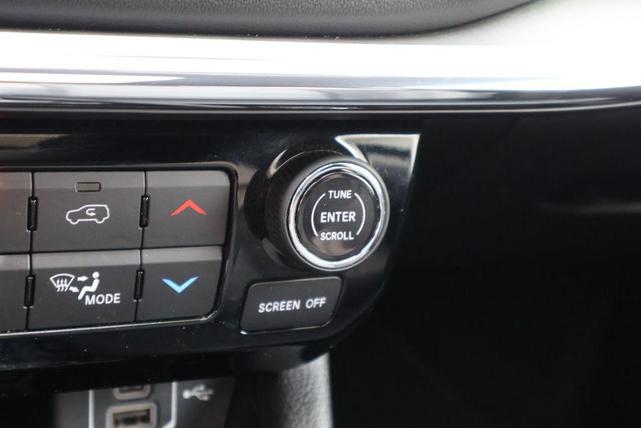 Photo of 2022 Diamond Black Crystal Pearlcoat Jeep Compass
