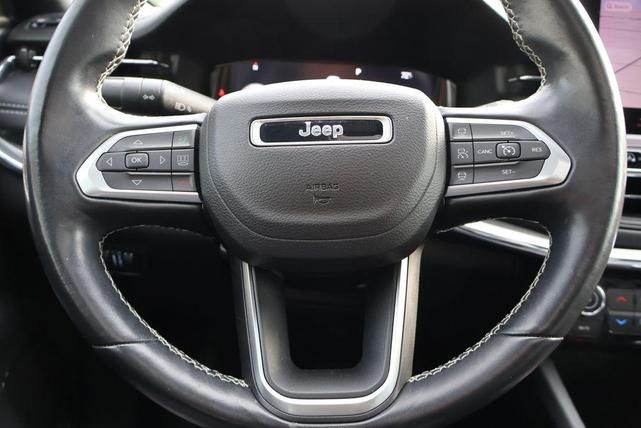 Photo of 2022 Diamond Black Crystal Pearlcoat Jeep Compass