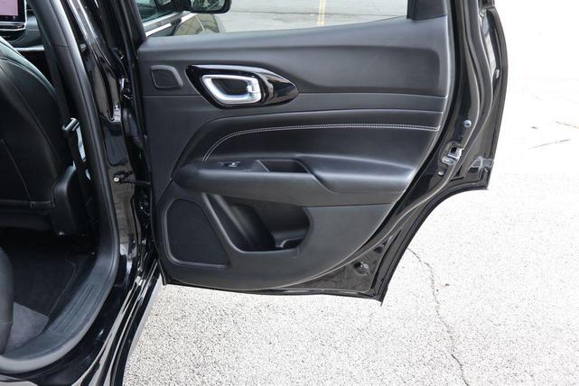 Photo of 2022 Diamond Black Crystal Pearlcoat Jeep Compass