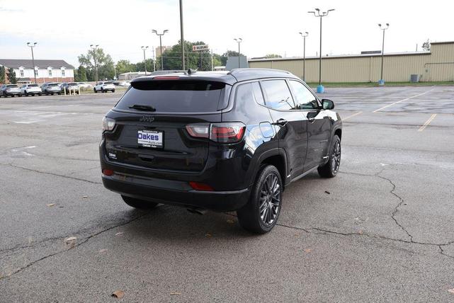Photo of 2022 Diamond Black Crystal Pearlcoat Jeep Compass