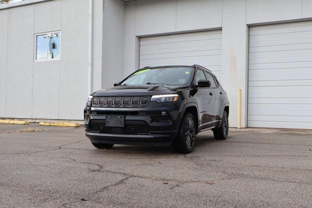 Photo of 2022 Diamond Black Crystal Pearlcoat Jeep Compass