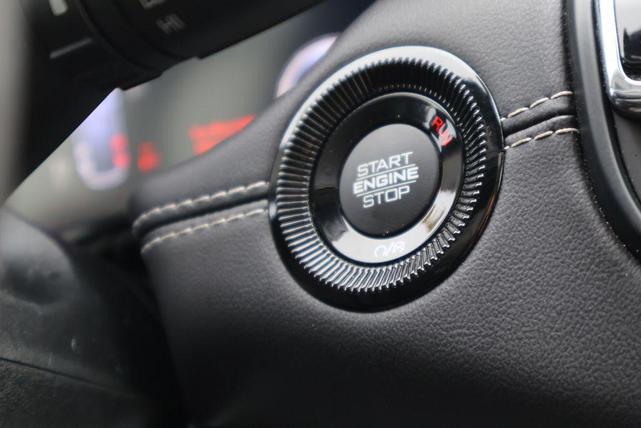 Photo of 2022 Diamond Black Crystal Pearlcoat Jeep Compass
