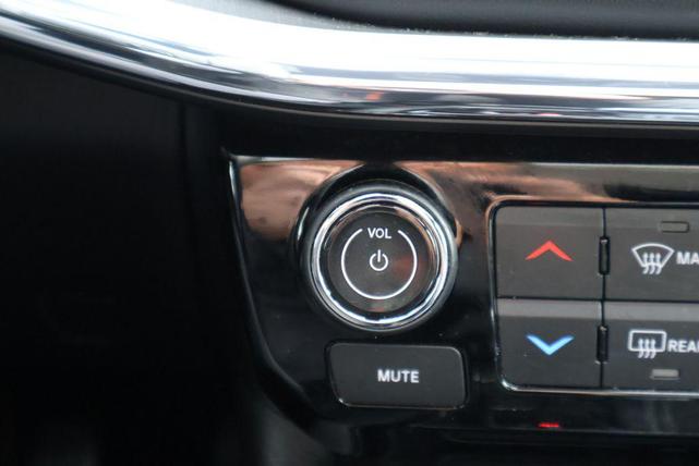 Photo of 2022 Diamond Black Crystal Pearlcoat Jeep Compass