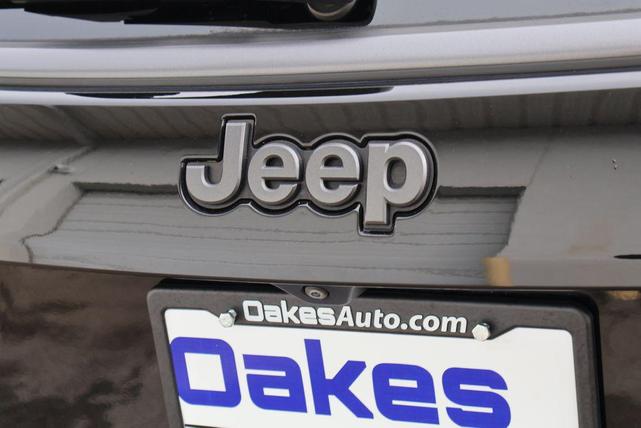 Photo of 2022 Diamond Black Crystal Pearlcoat Jeep Compass