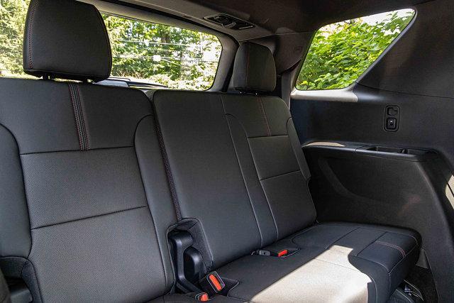 Photo of 2024 Mosaic Black Metallic Chevrolet Traverse