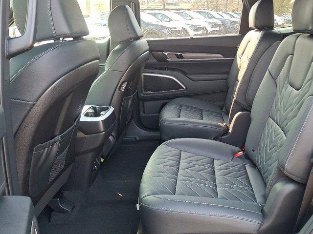 Photo of 2025 Glacial White Pearl Kia Telluride