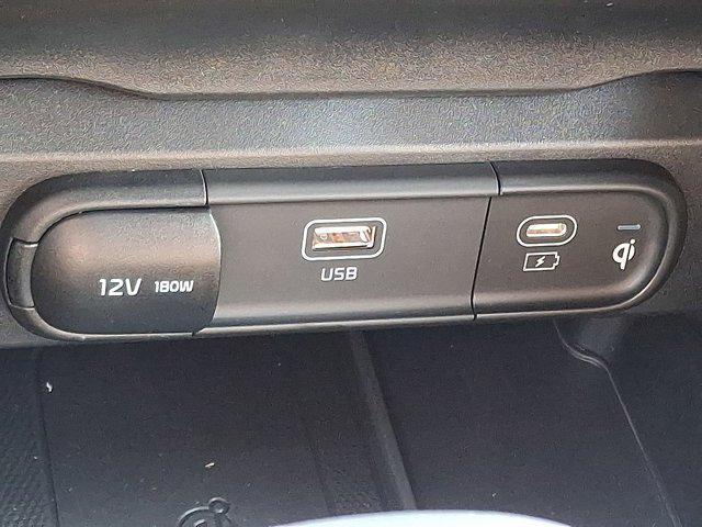 Photo of 2025 Glacial White Pearl Kia Telluride