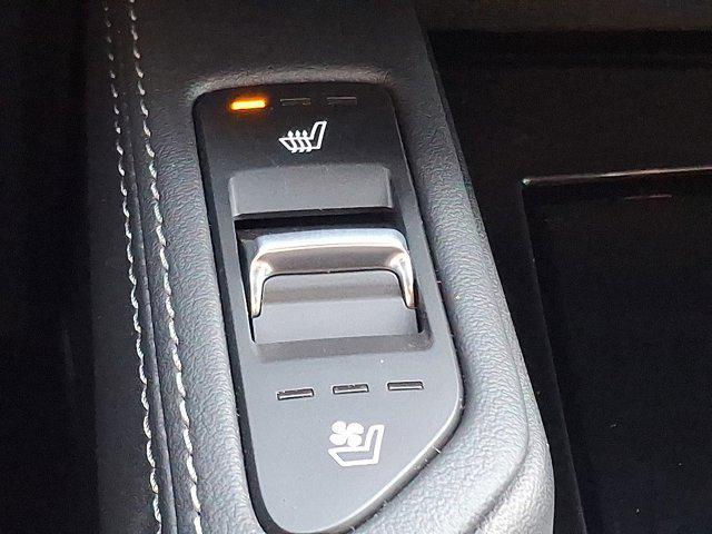 Photo of 2025 Glacial White Pearl Kia Telluride