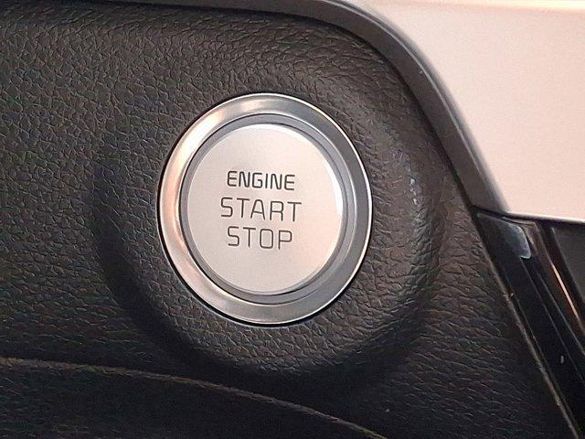Photo of 2025 Glacial White Pearl Kia Telluride