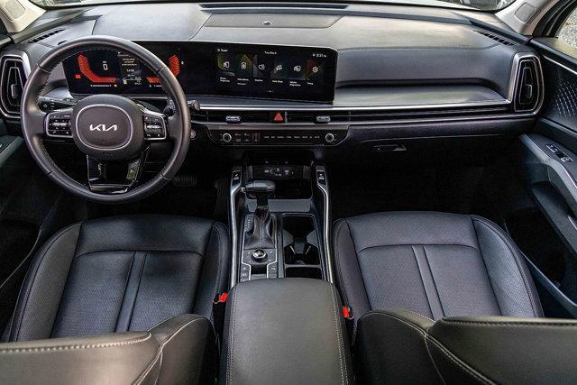 Photo of 2024 Wolf Gray Kia Sorento
