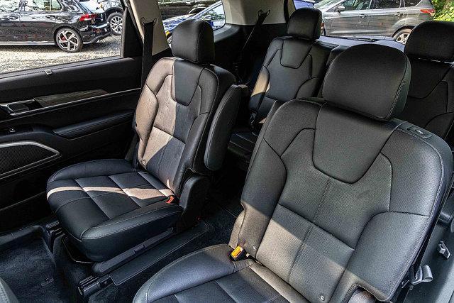 Photo of 2022 Glacial White Pearl Kia Telluride
